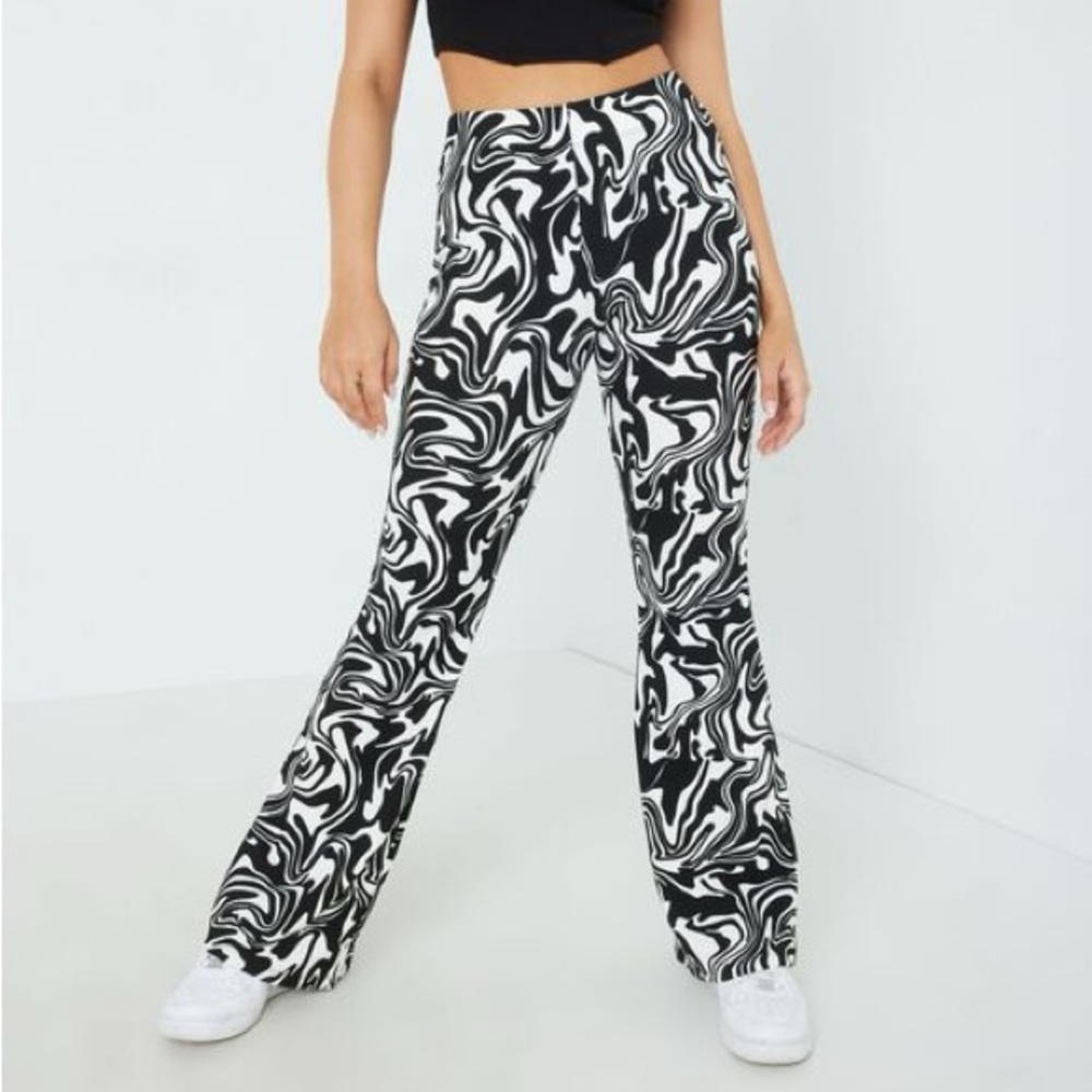 4/$20 Garage black & white flats pants